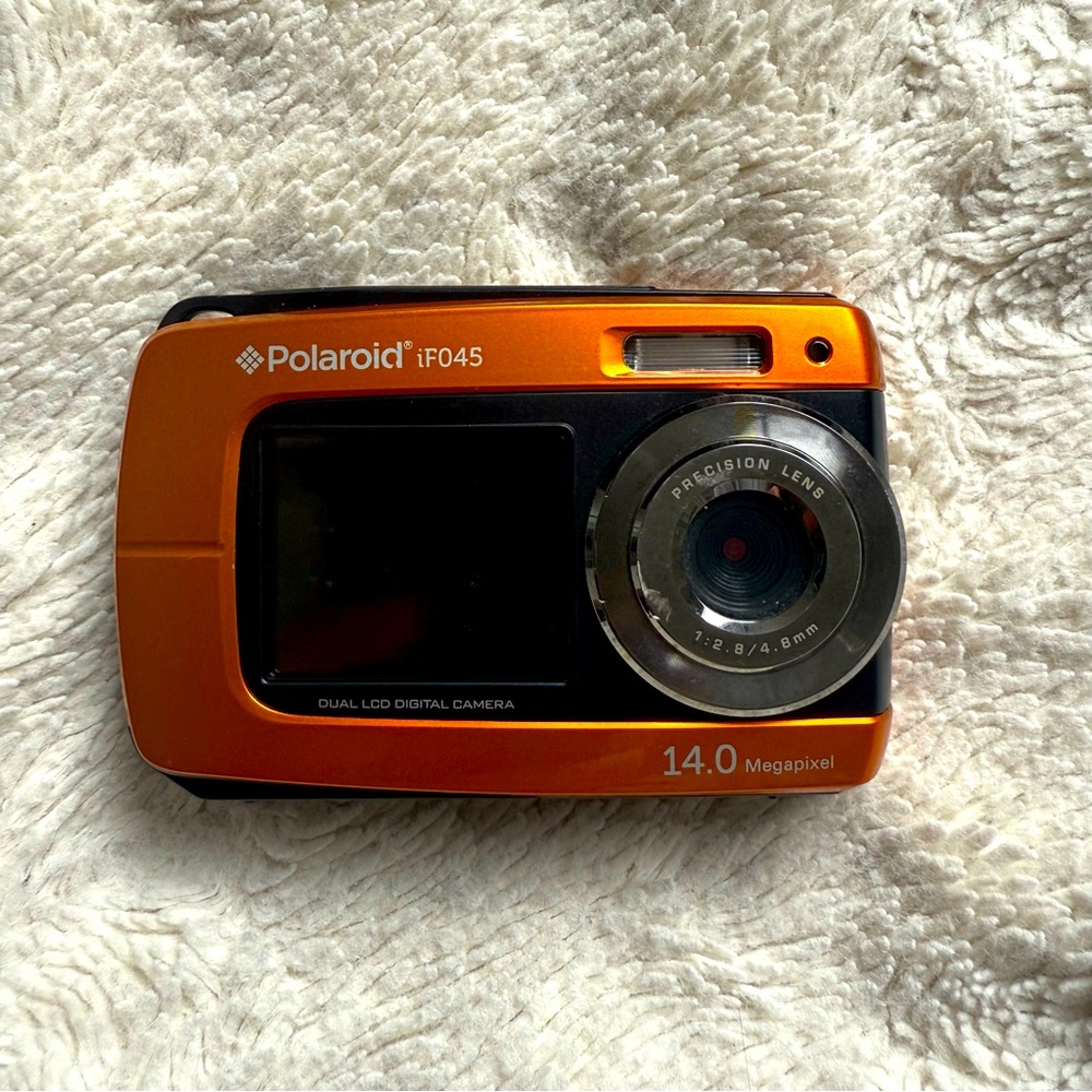 Polaroid iF045 14 megapixels 
Dual LCD Digital Camera